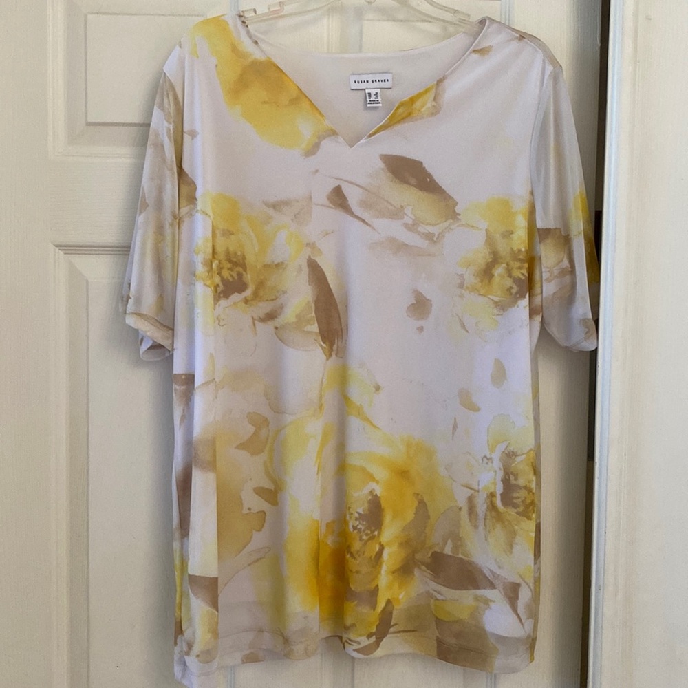 Susan Graver printed mesh short sleeve lined top.